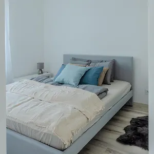 verificați disponibilitatea
